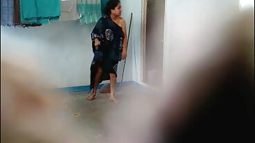 துஷியின் அழகான எமிலி வில்லிஸ் மற்றும் லுலு சூ ஆகியோருடன் நடுத்தர அளவிலான டைட்ஸ் ஆக்ஷன்