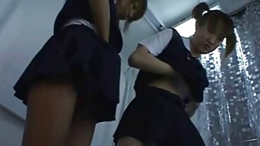 அடல்ட் பிரைமில் இருந்து அழகான அமெச்சூர் டீன் பேங்