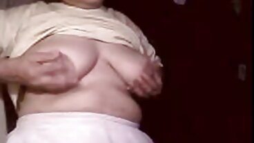 MetArt X இலிருந்து உணர்ச்சிவசப்பட்ட ரெபேக்கா வோல்பெட்டியின் ஸ்மால் டிட்ஸ் திரைப்படம்
