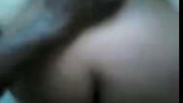 பிரேஸர்ஸின் கவர்ச்சியான பென்னி பாக்ஸ் உடன் ரெட்ஹெட் பேங்