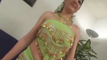 உங்கள் அம்மா ஆபாசத்தில் ஹாட் ஜாஃபிராவுடன் மிஷனரி காட்சி